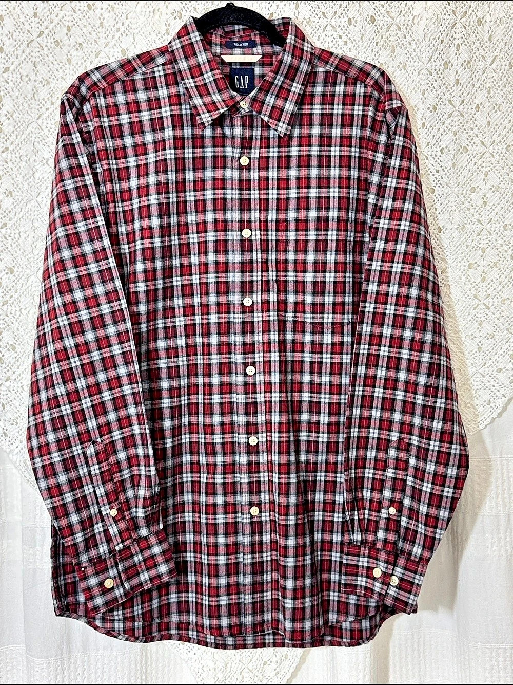 Gap Plaid Cotton Button Down in Red & Black Size Medium Like New